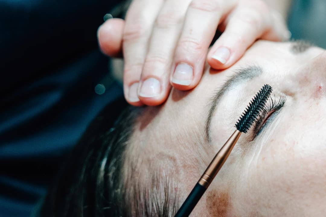 SCHÖNHEITS-LEISTUNGEN